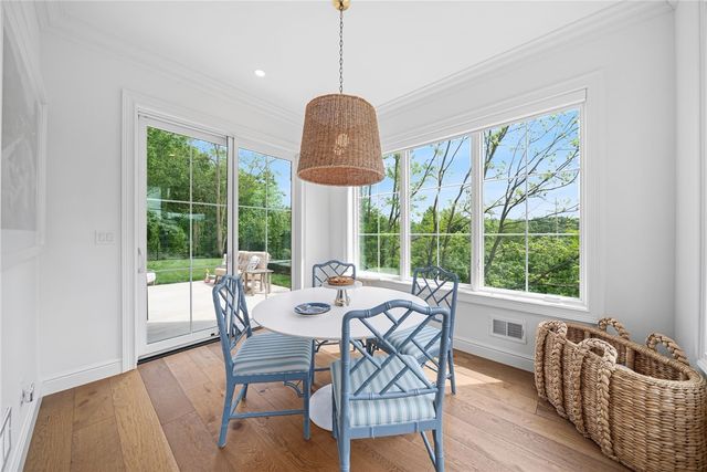 1468 Dominion Hts, Upper St Clair, PA 15241
