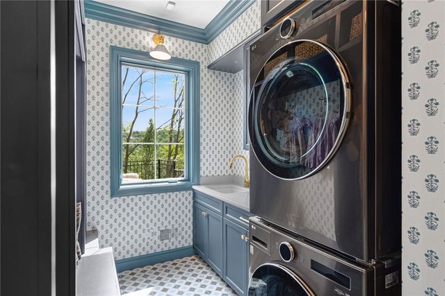 1468 Dominion Hts, Upper St Clair, PA 15241