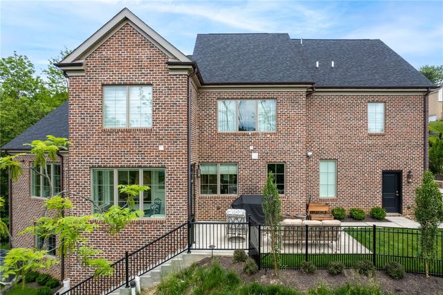 1468 Dominion Hts, Upper St Clair, PA 15241