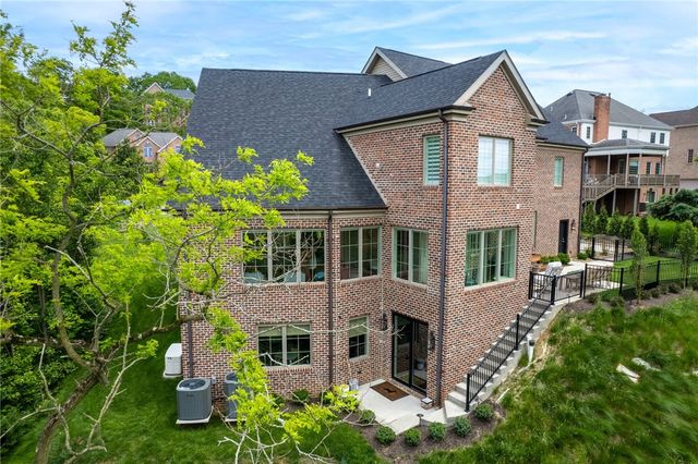 1468 Dominion Hts, Upper St Clair, PA 15241