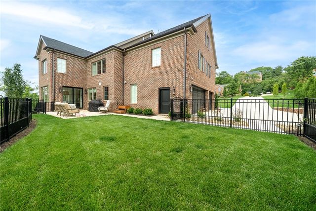 1468 Dominion Hts, Upper St Clair, PA 15241