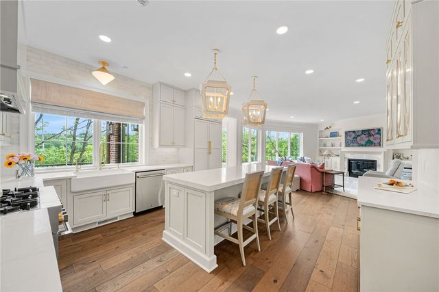 1468 Dominion Hts, Upper St Clair, PA 15241