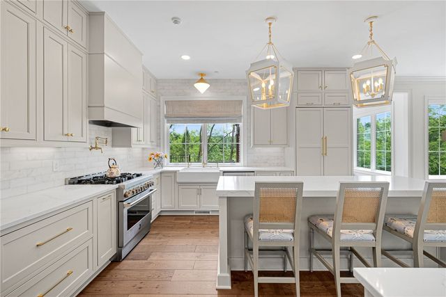 1468 Dominion Hts, Upper St Clair, PA 15241