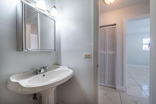 1028 SW 2nd Street 4, Miami, FL 33130