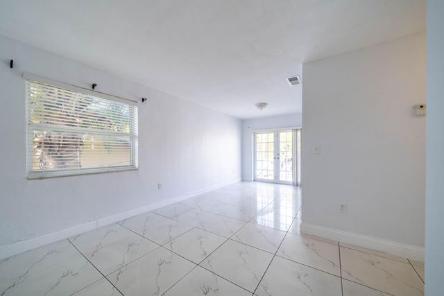 1028 SW 2nd Street 4, Miami, FL 33130