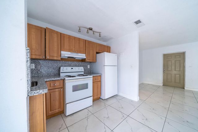 1028 SW 2nd Street 4, Miami, FL 33130