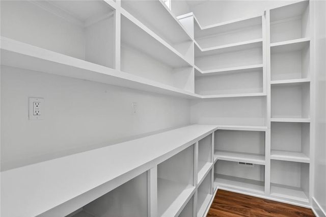 17186 S Laurelwood Street, Olathe, KS 66062