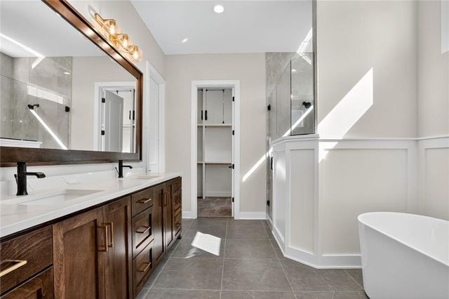 17186 S Laurelwood Street, Olathe, KS 66062