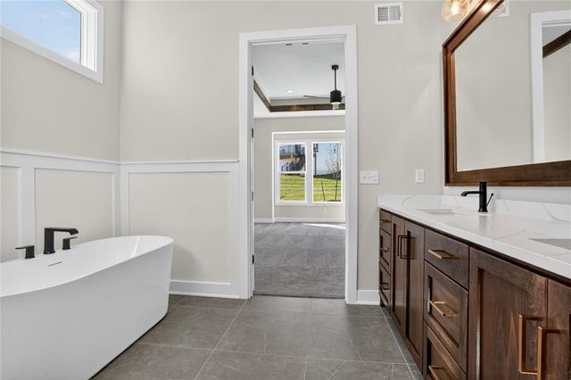 17186 S Laurelwood Street, Olathe, KS 66062