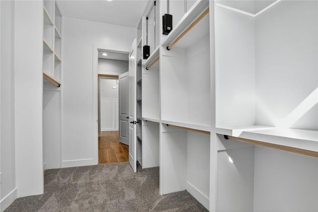 17186 S Laurelwood Street, Olathe, KS 66062