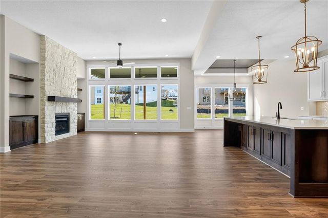 17186 S Laurelwood Street, Olathe, KS 66062