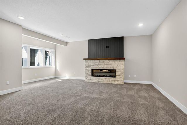 17186 S Laurelwood Street, Olathe, KS 66062