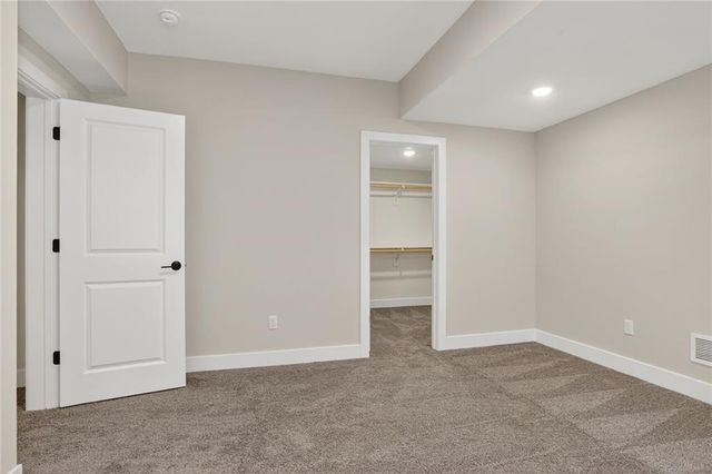 17186 S Laurelwood Street, Olathe, KS 66062