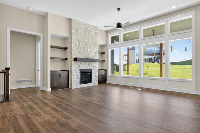 17186 S Laurelwood Street, Olathe, KS 66062