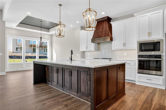 17186 S Laurelwood Street, Olathe, KS 66062