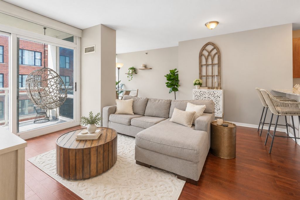 757 N Orleans Street 610, Chicago, IL 60654 — photo 2