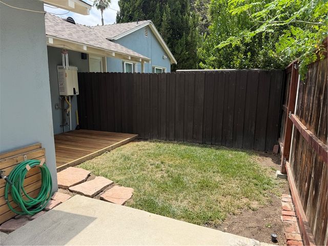 7447 Etiwanda Avenue, Reseda, CA 91335