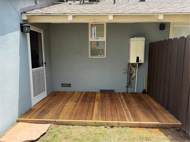 7447 Etiwanda Avenue, Reseda, CA 91335
