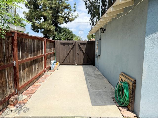 7447 Etiwanda Avenue, Reseda, CA 91335