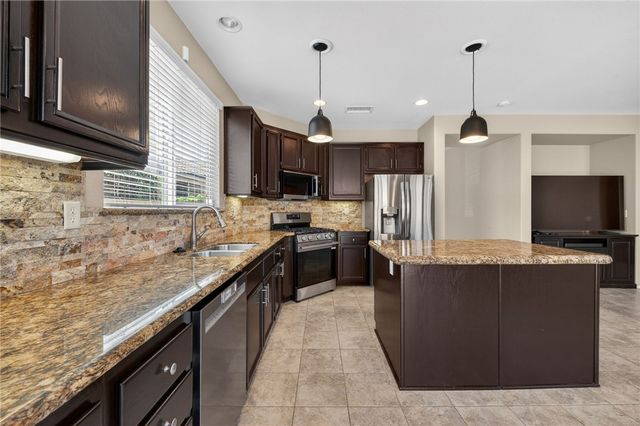 38390 Magdelena St, Murrieta, CA 92563