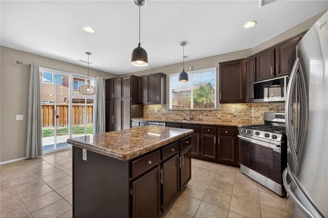 38390 Magdelena St, Murrieta, CA 92563