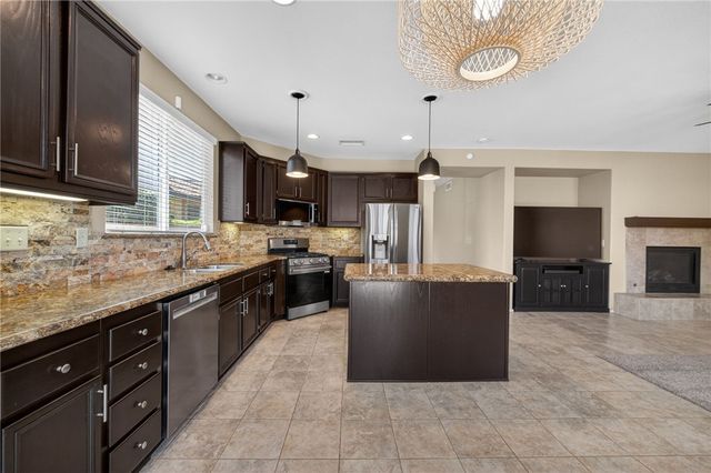 38390 Magdelena St, Murrieta, CA 92563