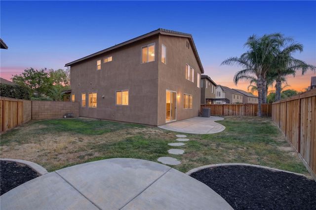 38390 Magdelena St, Murrieta, CA 92563