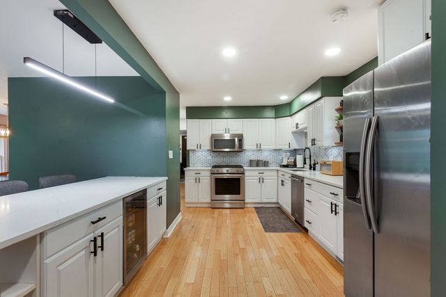 920 W Firestone Drive, Hoffman Estates, IL 60192