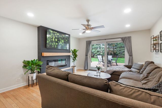 920 W Firestone Drive, Hoffman Estates, IL 60192