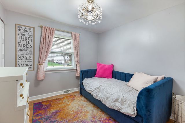 920 W Firestone Drive, Hoffman Estates, IL 60192