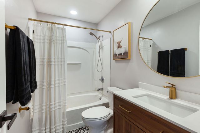 920 W Firestone Drive, Hoffman Estates, IL 60192