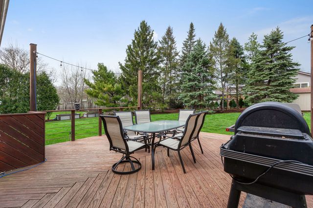 920 W Firestone Drive, Hoffman Estates, IL 60192