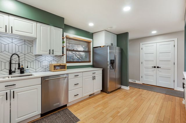 920 W Firestone Drive, Hoffman Estates, IL 60192