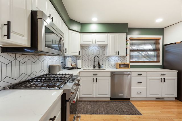 920 W Firestone Drive, Hoffman Estates, IL 60192