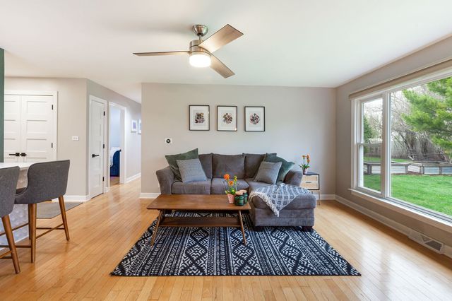 920 W Firestone Drive, Hoffman Estates, IL 60192