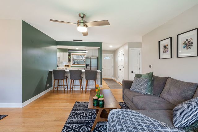 920 W Firestone Drive, Hoffman Estates, IL 60192