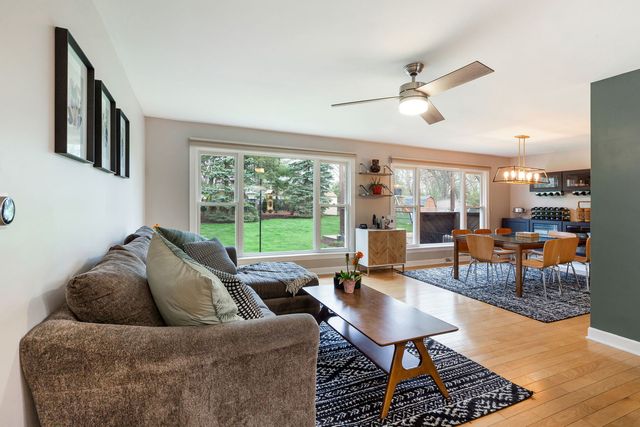 920 W Firestone Drive, Hoffman Estates, IL 60192