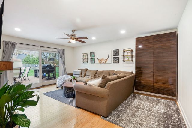 920 W Firestone Drive, Hoffman Estates, IL 60192