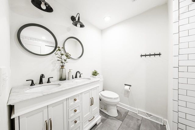 17535 Azure LANE, Brookfield, WI 53045