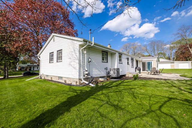 17535 Azure LANE, Brookfield, WI 53045
