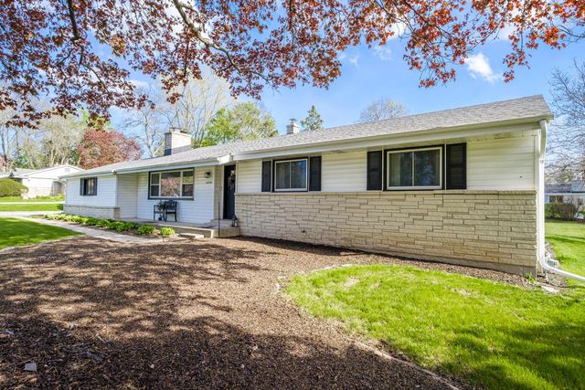 17535 Azure LANE, Brookfield, WI 53045