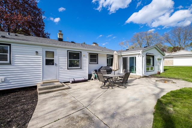 17535 Azure LANE, Brookfield, WI 53045