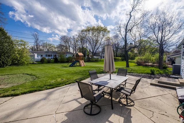 17535 Azure LANE, Brookfield, WI 53045