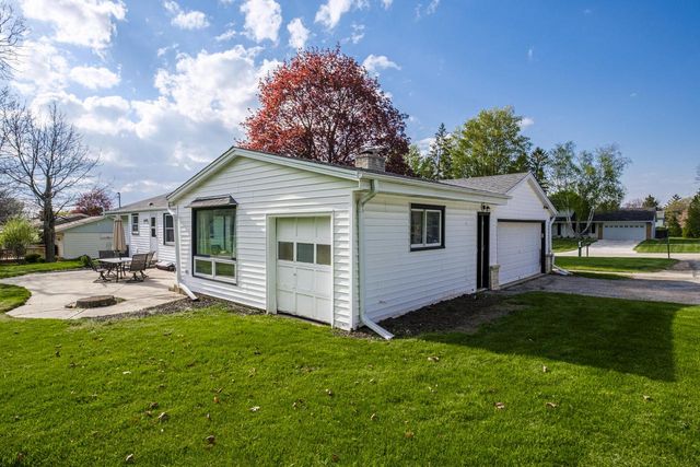 17535 Azure LANE, Brookfield, WI 53045