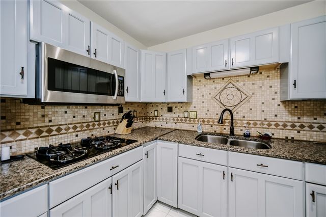 711 Waterwood St, Rockport, TX 78382