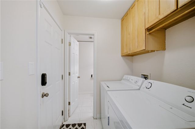 711 Waterwood St, Rockport, TX 78382