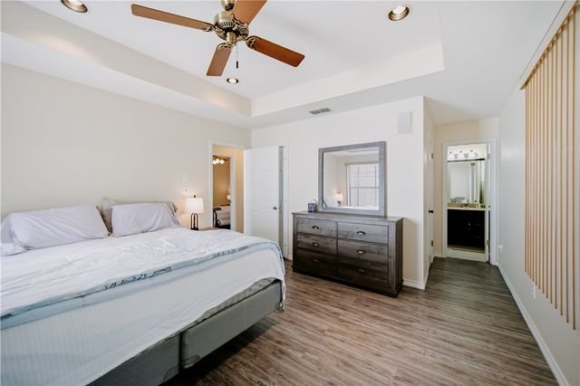 711 Waterwood St, Rockport, TX 78382