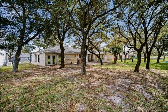 711 Waterwood St, Rockport, TX 78382