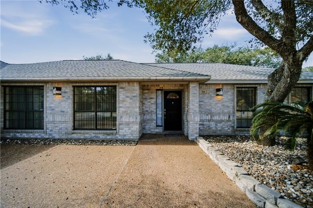 711 Waterwood St, Rockport, TX 78382