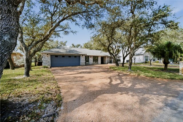 711 Waterwood St, Rockport, TX 78382